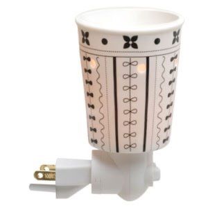 NEW Scentsy Bud Plug In Warmer
